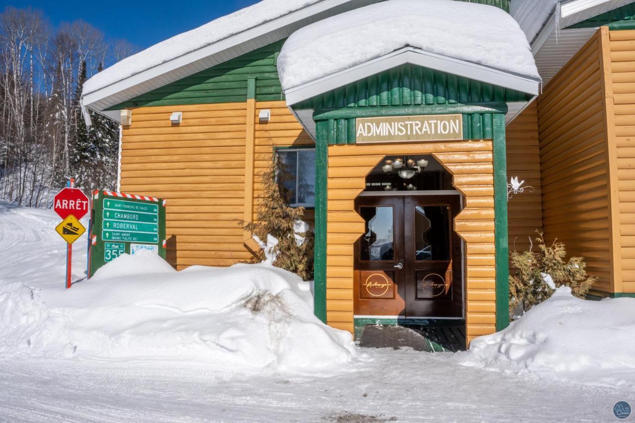 Auberge Eva Lac-Bouchette Exteriör bild