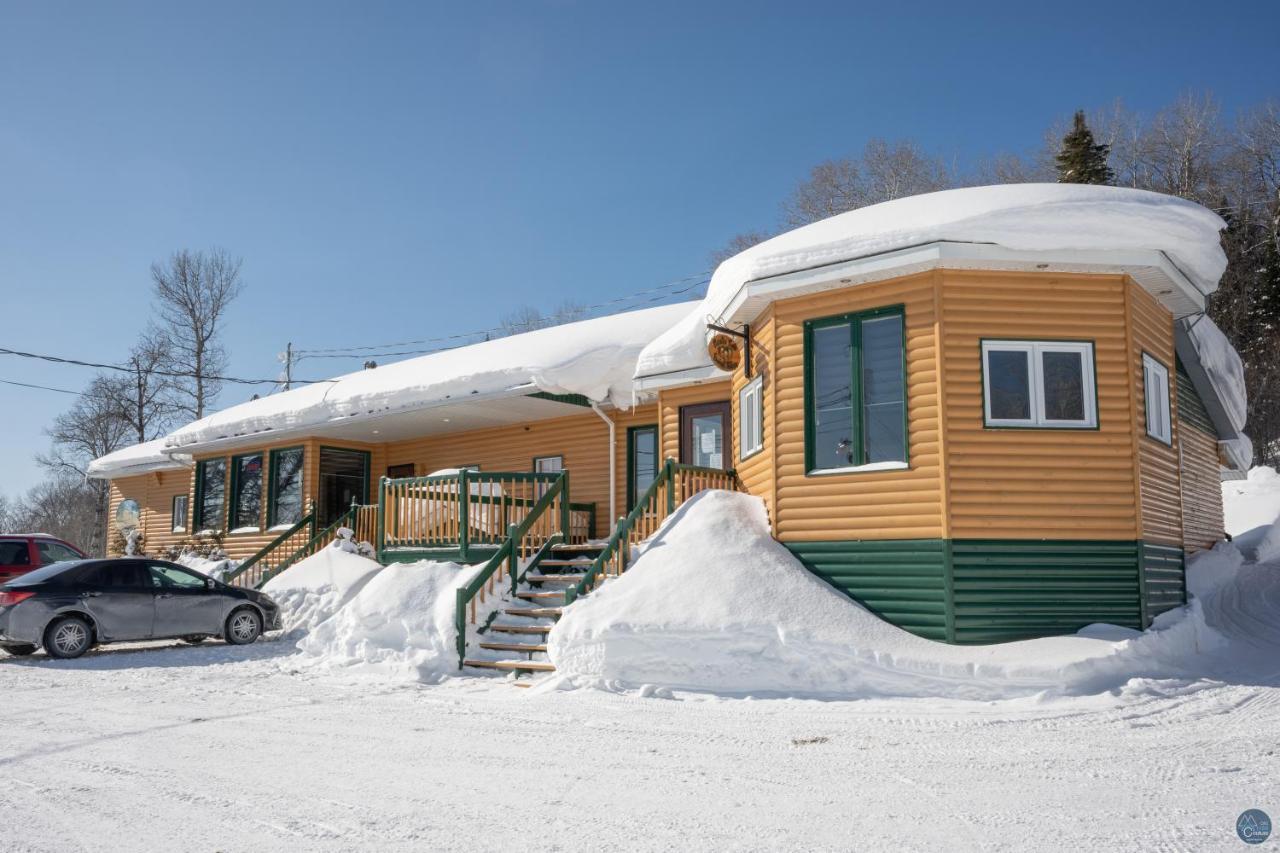 Auberge Eva Lac-Bouchette Exteriör bild