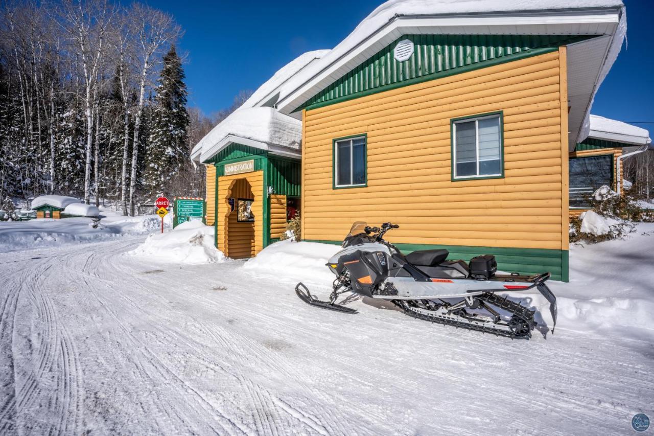 Auberge Eva Lac-Bouchette Exteriör bild